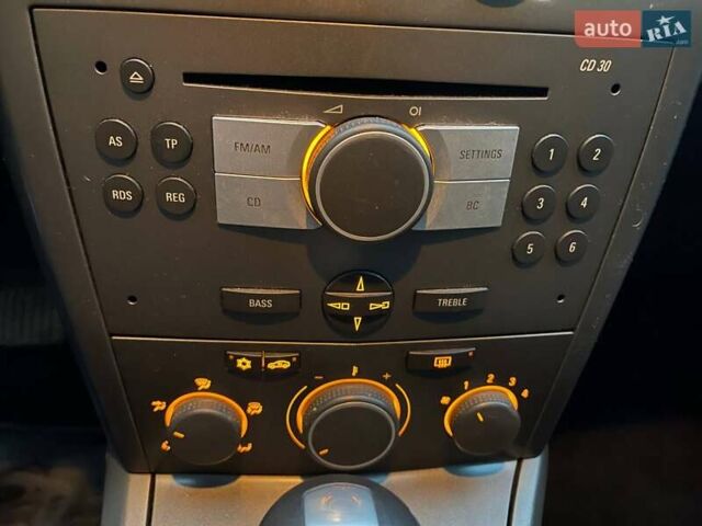 Серый Опель Астра, объемом двигателя 1.8 л и пробегом 175 тыс. км за 6200 $, фото 31 на Automoto.ua