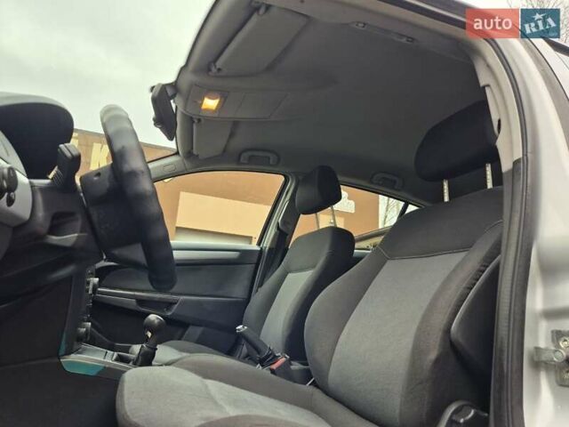 Серый Опель Астра, объемом двигателя 1.6 л и пробегом 325 тыс. км за 3799 $, фото 15 на Automoto.ua