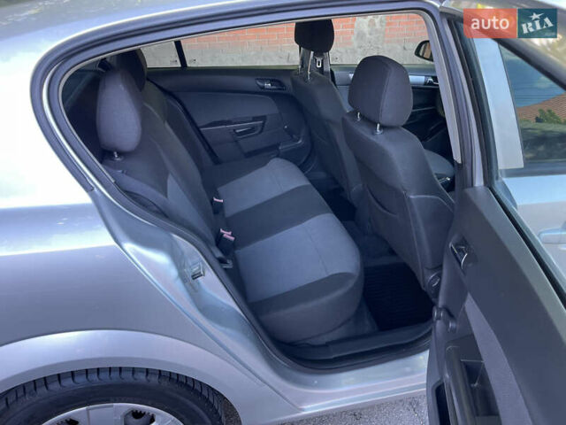 Серый Опель Астра, объемом двигателя 1.8 л и пробегом 196 тыс. км за 6500 $, фото 11 на Automoto.ua