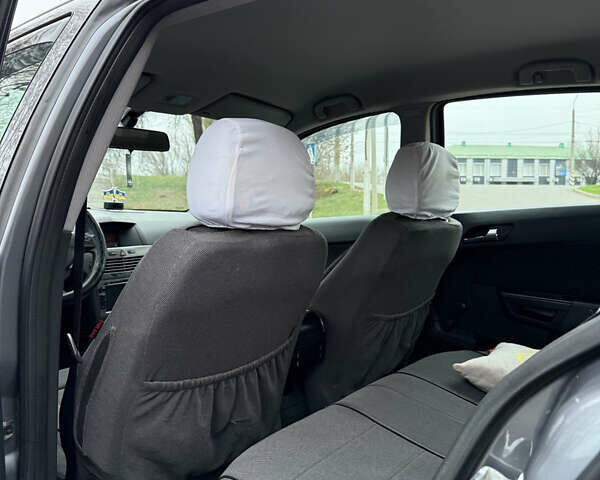 Серый Опель Астра, объемом двигателя 1.6 л и пробегом 180 тыс. км за 6350 $, фото 13 на Automoto.ua