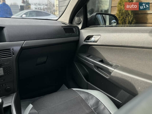 Серый Опель Астра, объемом двигателя 1.69 л и пробегом 250 тыс. км за 3999 $, фото 36 на Automoto.ua