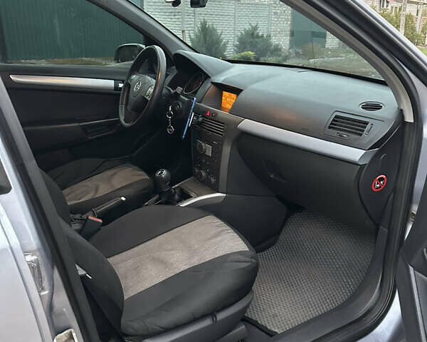 Серый Опель Астра, объемом двигателя 1.6 л и пробегом 264 тыс. км за 4500 $, фото 8 на Automoto.ua