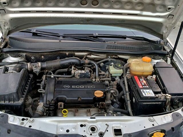 Серый Опель Астра, объемом двигателя 1.4 л и пробегом 172 тыс. км за 5500 $, фото 7 на Automoto.ua