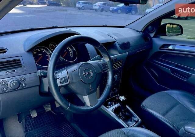 Серый Опель Астра, объемом двигателя 1.9 л и пробегом 433 тыс. км за 4400 $, фото 6 на Automoto.ua