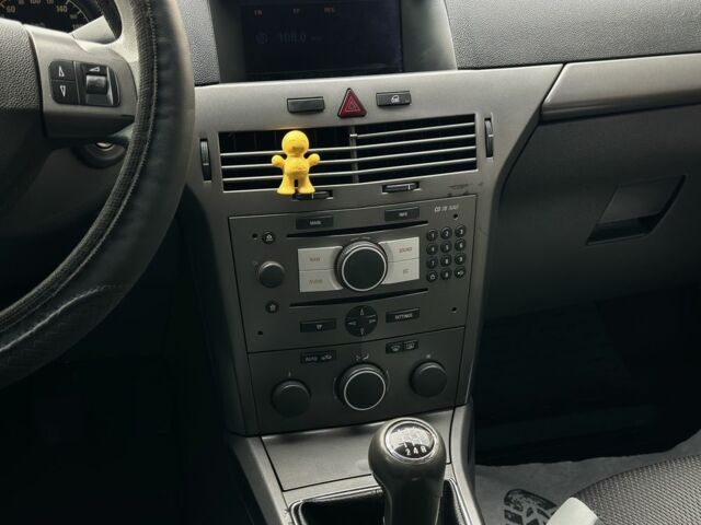 Серый Опель Астра, объемом двигателя 1.7 л и пробегом 250 тыс. км за 3999 $, фото 19 на Automoto.ua