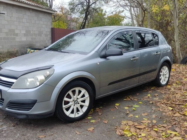 Серый Опель Астра, объемом двигателя 1.4 л и пробегом 327 тыс. км за 4400 $, фото 1 на Automoto.ua