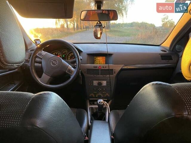 Серый Опель Астра, объемом двигателя 1.6 л и пробегом 326 тыс. км за 5300 $, фото 9 на Automoto.ua