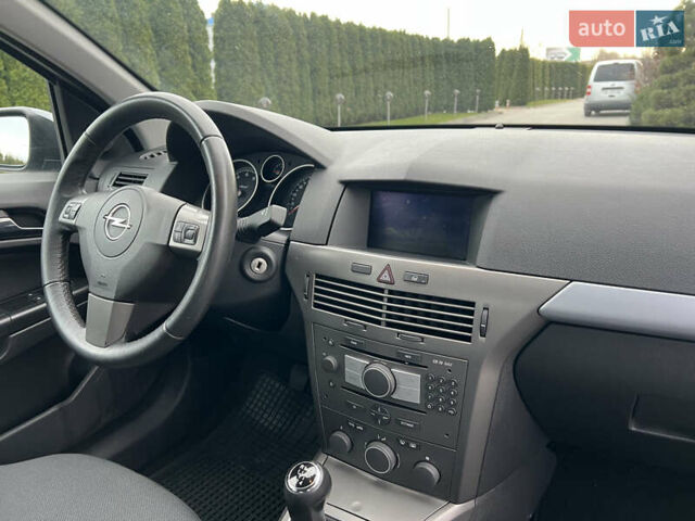 Серый Опель Астра, объемом двигателя 1.6 л и пробегом 259 тыс. км за 5100 $, фото 33 на Automoto.ua