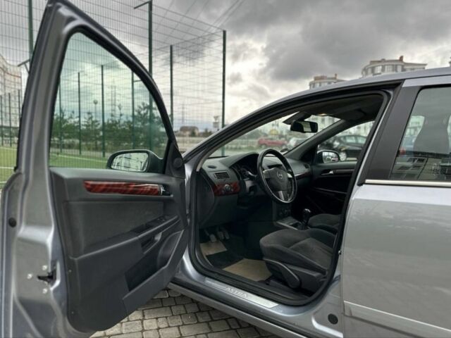 Серый Опель Астра, объемом двигателя 1.6 л и пробегом 178 тыс. км за 4200 $, фото 13 на Automoto.ua