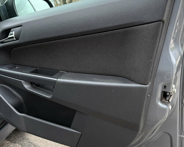 Серый Опель Астра, объемом двигателя 1.6 л и пробегом 180 тыс. км за 6350 $, фото 17 на Automoto.ua