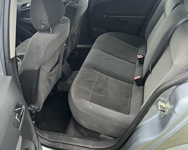 Серый Опель Астра, объемом двигателя 1.7 л и пробегом 350 тыс. км за 3700 $, фото 3 на Automoto.ua