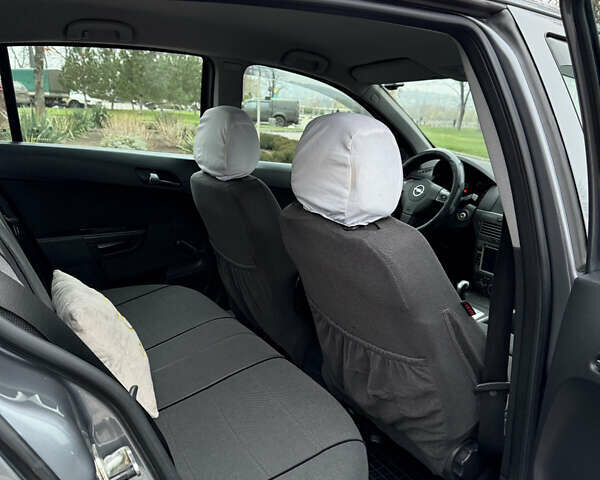 Серый Опель Астра, объемом двигателя 1.6 л и пробегом 180 тыс. км за 6350 $, фото 14 на Automoto.ua