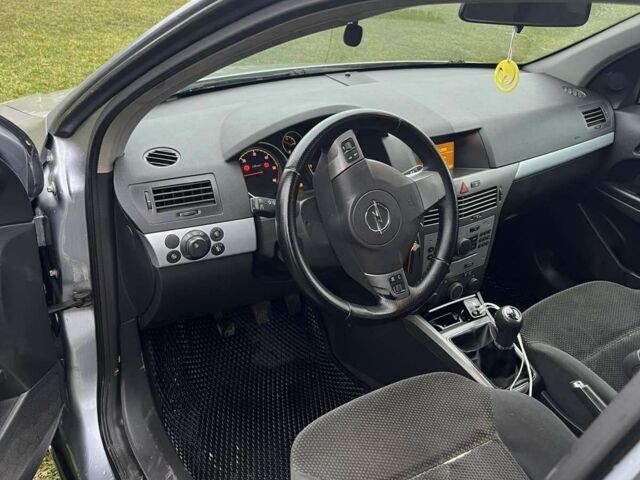 Серый Опель Астра, объемом двигателя 1.7 л и пробегом 350 тыс. км за 3700 $, фото 6 на Automoto.ua