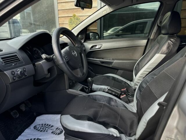 Серый Опель Астра, объемом двигателя 1.7 л и пробегом 250 тыс. км за 3999 $, фото 11 на Automoto.ua