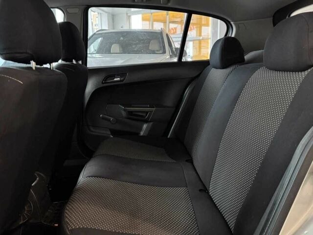 Серый Опель Астра, объемом двигателя 1.4 л и пробегом 215 тыс. км за 4100 $, фото 19 на Automoto.ua