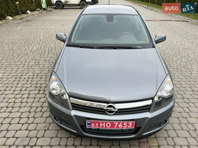 Серый Опель Астра, объемом двигателя 1.6 л и пробегом 259 тыс. км за 5100 $, фото 7 на Automoto.ua