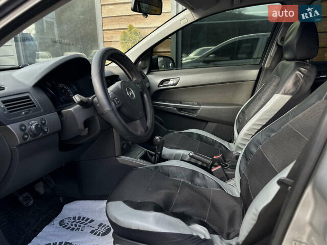 Серый Опель Астра, объемом двигателя 1.69 л и пробегом 250 тыс. км за 3999 $, фото 22 на Automoto.ua