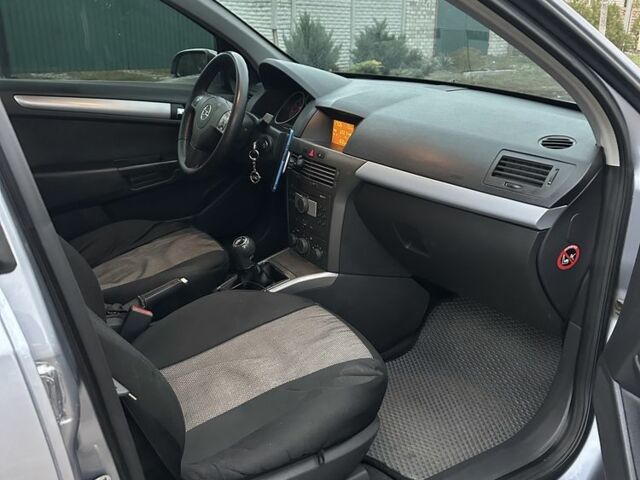 Серый Опель Астра, объемом двигателя 1.6 л и пробегом 264 тыс. км за 4800 $, фото 7 на Automoto.ua