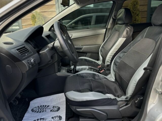 Серый Опель Астра, объемом двигателя 1.7 л и пробегом 250 тыс. км за 3999 $, фото 10 на Automoto.ua