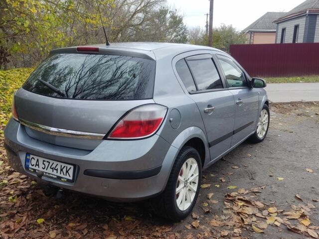 Серый Опель Астра, объемом двигателя 1.4 л и пробегом 327 тыс. км за 4400 $, фото 6 на Automoto.ua