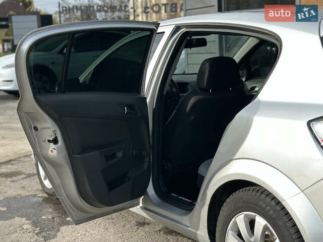 Серый Опель Астра, объемом двигателя 1.69 л и пробегом 250 тыс. км за 3999 $, фото 37 на Automoto.ua