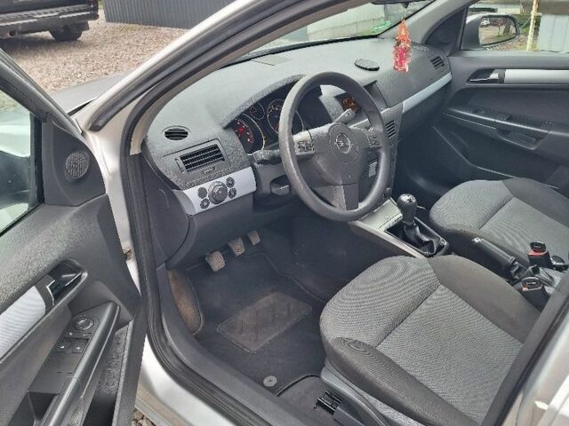 Серый Опель Астра, объемом двигателя 1.4 л и пробегом 185 тыс. км за 4050 $, фото 5 на Automoto.ua