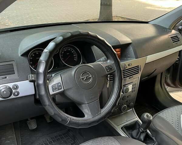 Сірий Опель Астра, об'ємом двигуна 1.6 л та пробігом 235 тис. км за 4300 $, фото 16 на Automoto.ua