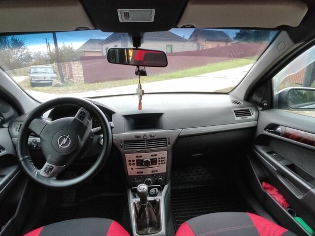 Серый Опель Астра, объемом двигателя 1.4 л и пробегом 327 тыс. км за 4400 $, фото 19 на Automoto.ua