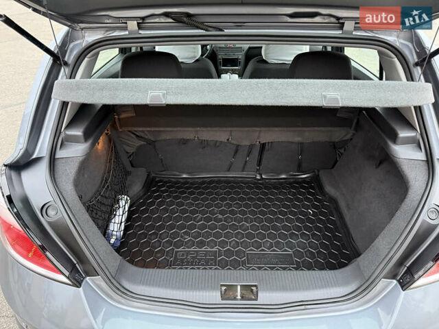 Серый Опель Астра, объемом двигателя 1.6 л и пробегом 180 тыс. км за 6350 $, фото 8 на Automoto.ua