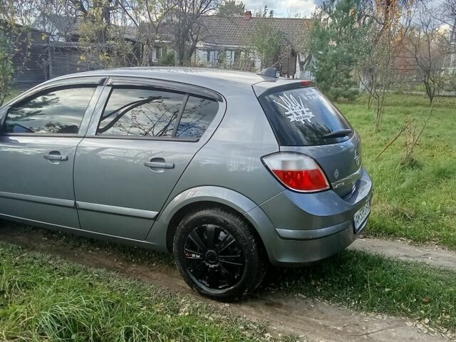 Серый Опель Астра, объемом двигателя 1.4 л и пробегом 210 тыс. км за 4650 $, фото 4 на Automoto.ua