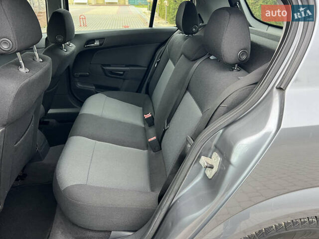 Серый Опель Астра, объемом двигателя 1.6 л и пробегом 259 тыс. км за 5100 $, фото 26 на Automoto.ua