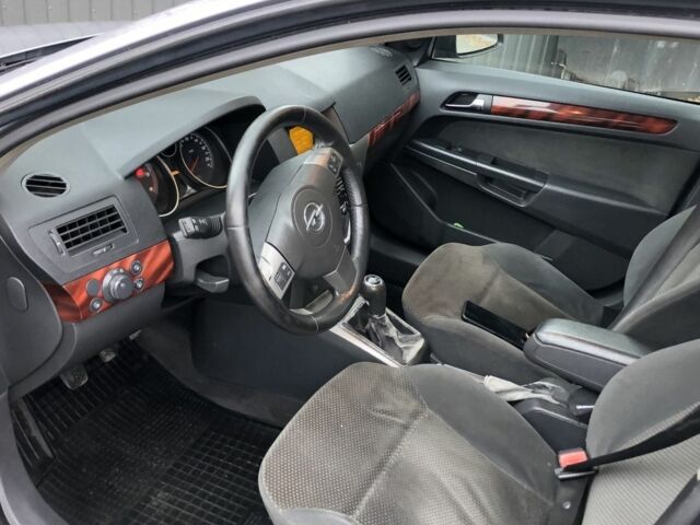 Серый Опель Астра, объемом двигателя 1.7 л и пробегом 261 тыс. км за 4350 $, фото 7 на Automoto.ua