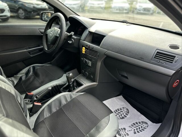 Серый Опель Астра, объемом двигателя 1.7 л и пробегом 250 тыс. км за 3999 $, фото 14 на Automoto.ua