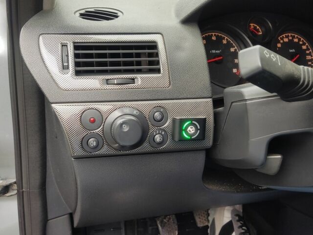 Серый Опель Астра, объемом двигателя 1.4 л и пробегом 327 тыс. км за 4400 $, фото 21 на Automoto.ua