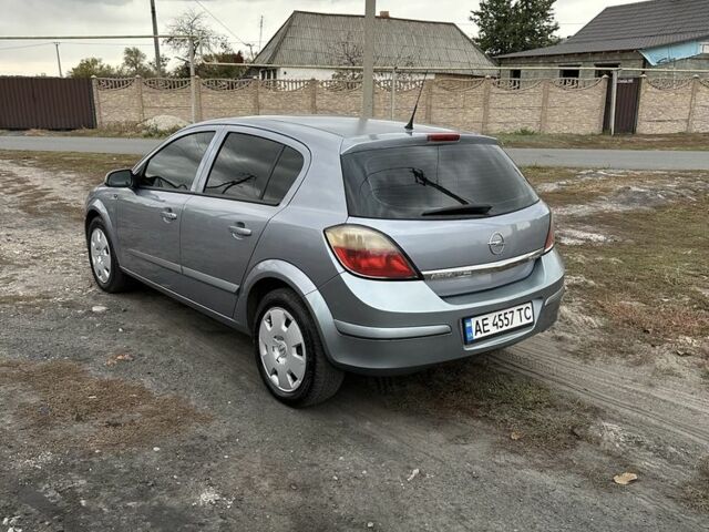 Серый Опель Астра, объемом двигателя 1.6 л и пробегом 264 тыс. км за 4800 $, фото 1 на Automoto.ua