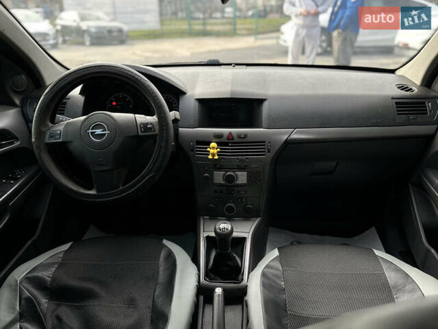 Серый Опель Астра, объемом двигателя 1.69 л и пробегом 250 тыс. км за 3999 $, фото 26 на Automoto.ua