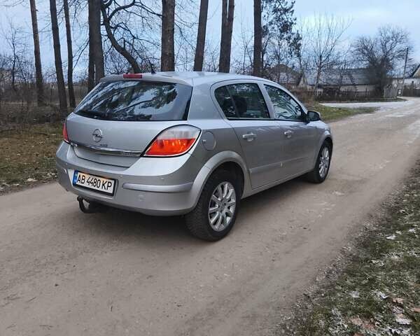Серый Опель Астра, объемом двигателя 1.6 л и пробегом 240 тыс. км за 4600 $, фото 4 на Automoto.ua