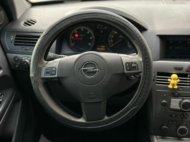 Серый Опель Астра, объемом двигателя 1.7 л и пробегом 250 тыс. км за 3999 $, фото 17 на Automoto.ua