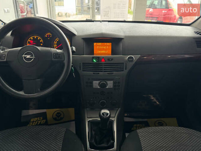 Серый Опель Астра, объемом двигателя 1.4 л и пробегом 215 тыс. км за 4100 $, фото 9 на Automoto.ua