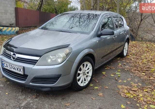 Серый Опель Астра, объемом двигателя 1.4 л и пробегом 327 тыс. км за 4400 $, фото 6 на Automoto.ua