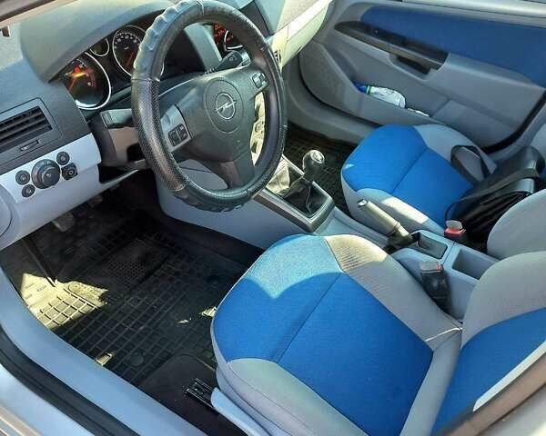 Серый Опель Астра, объемом двигателя 1.6 л и пробегом 278 тыс. км за 4690 $, фото 13 на Automoto.ua