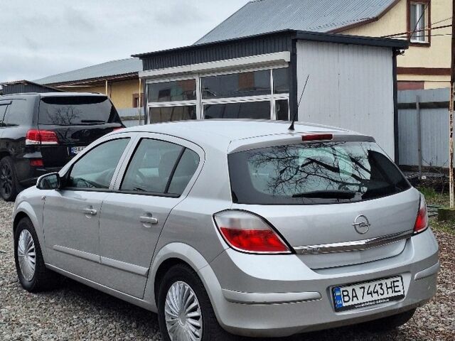 Серый Опель Астра, объемом двигателя 1.4 л и пробегом 185 тыс. км за 4050 $, фото 3 на Automoto.ua