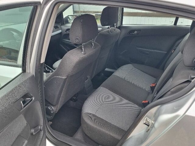 Серый Опель Астра, объемом двигателя 1.4 л и пробегом 185 тыс. км за 4050 $, фото 6 на Automoto.ua