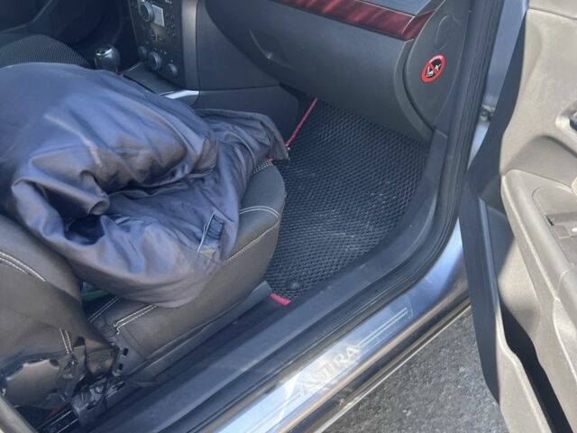 Серый Опель Астра, объемом двигателя 1.6 л и пробегом 178 тыс. км за 4200 $, фото 9 на Automoto.ua