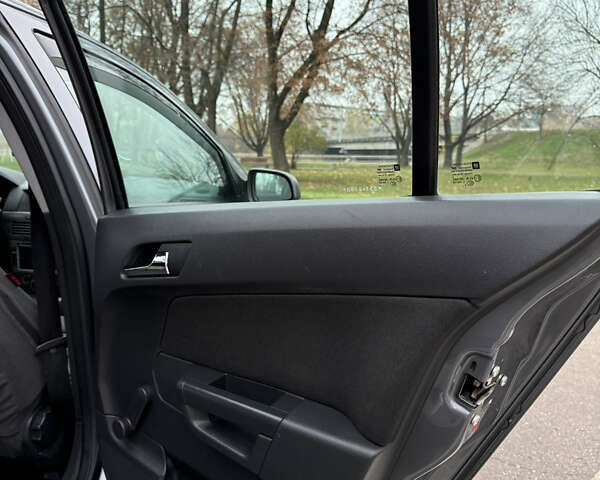 Серый Опель Астра, объемом двигателя 1.6 л и пробегом 180 тыс. км за 6350 $, фото 15 на Automoto.ua