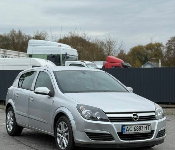 Серый Опель Астра, объемом двигателя 1.7 л и пробегом 296 тыс. км за 3750 $, фото 5 на Automoto.ua