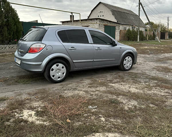 Серый Опель Астра, объемом двигателя 1.6 л и пробегом 264 тыс. км за 4500 $, фото 5 на Automoto.ua