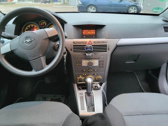 Серый Опель Астра, объемом двигателя 1.8 л и пробегом 195 тыс. км за 4950 $, фото 4 на Automoto.ua