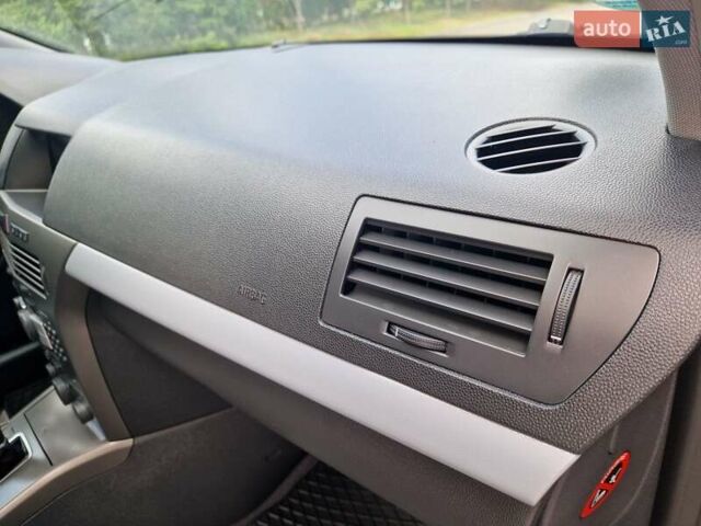 Серый Опель Астра, объемом двигателя 1.8 л и пробегом 119 тыс. км за 6600 $, фото 37 на Automoto.ua