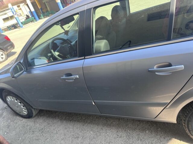 Серый Опель Астра, объемом двигателя 1.6 л и пробегом 178 тыс. км за 4200 $, фото 6 на Automoto.ua